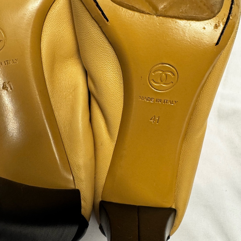 CHANEL Two-Tone Beige and Black Pumps 💯 Authentic guaranteed - Picture 9 of 9